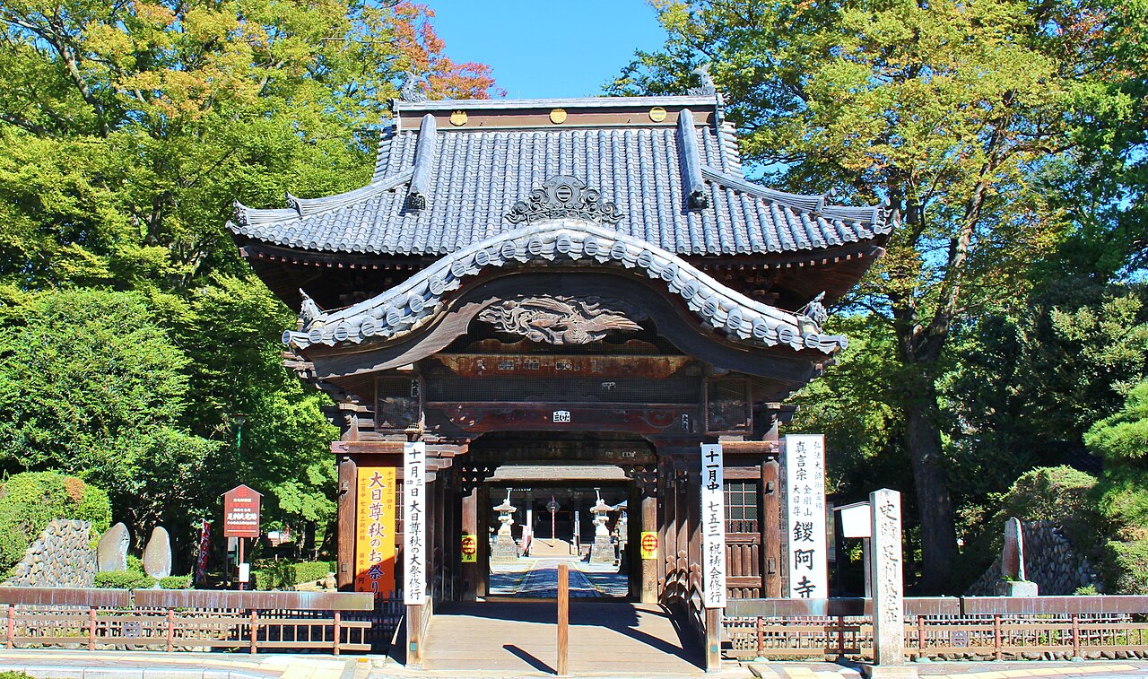 Banna-ji temple grounds panorama showing the main buildings
