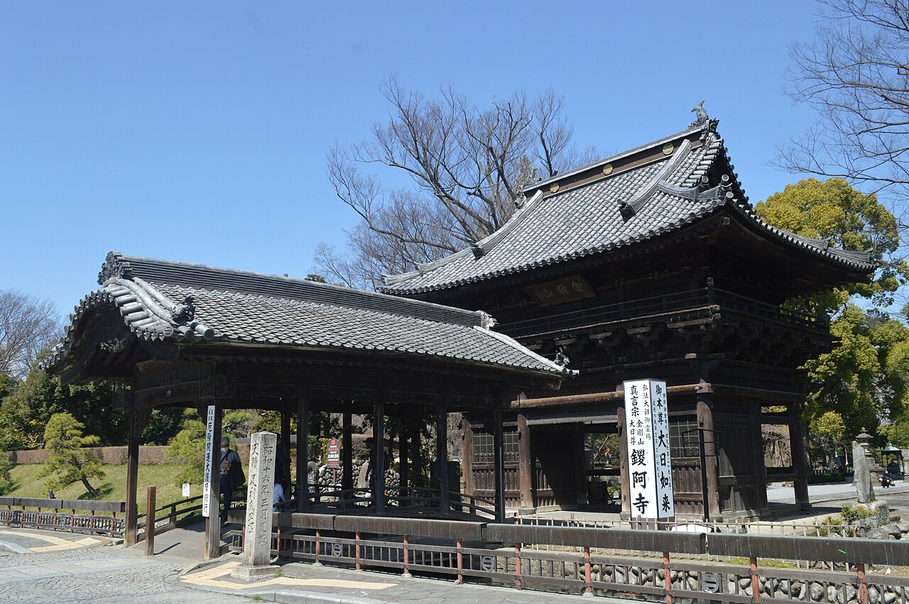 Banna-ji temple sanmon main gate