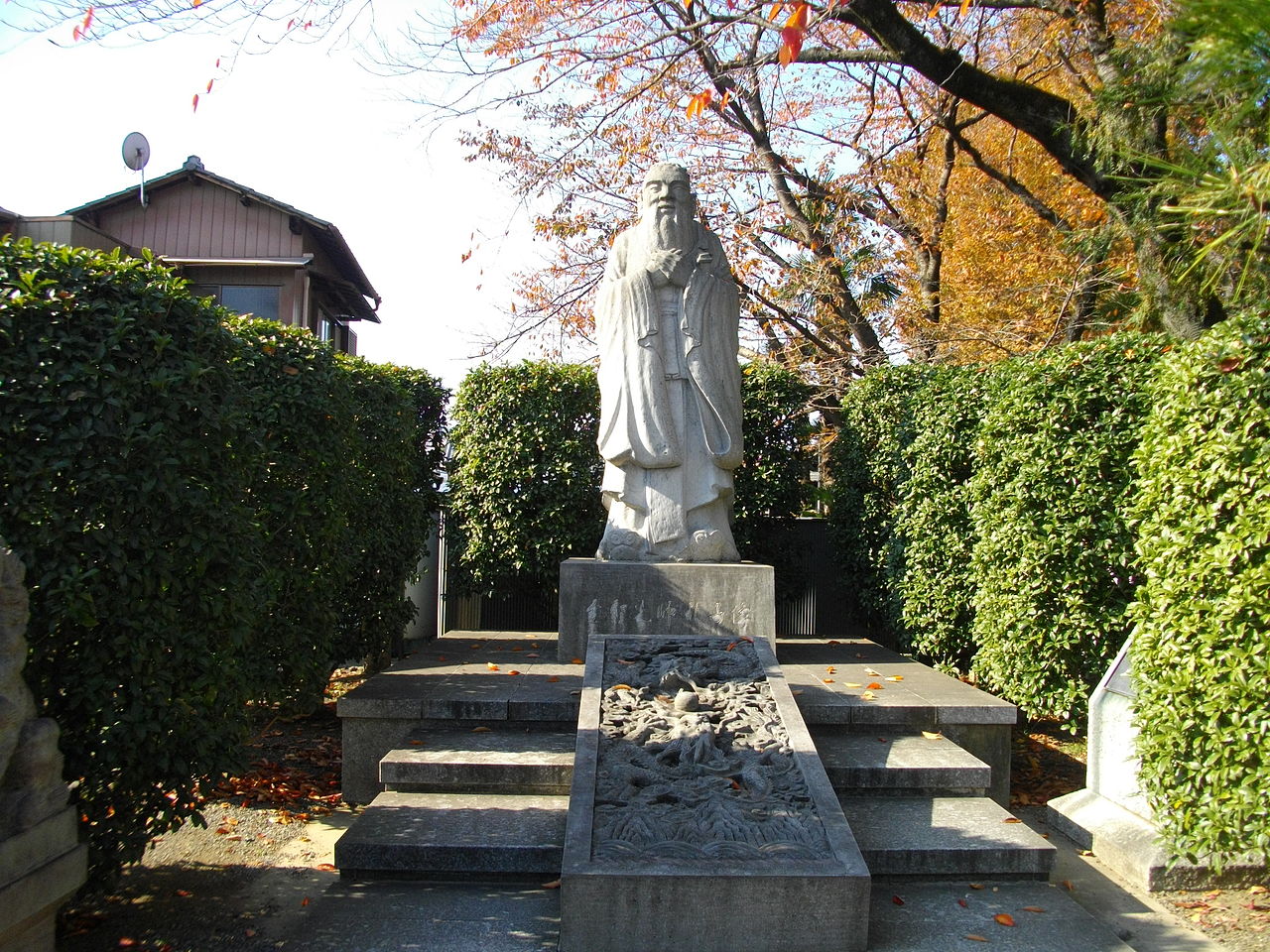 Confucius statue at Ashikaga Gakko