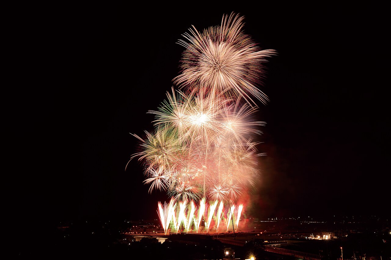 Fukuroi Enshu fireworks festival showing multiple shells in the night sky