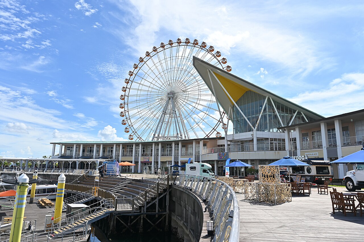 Laguna Ten Bosch theme park entrance