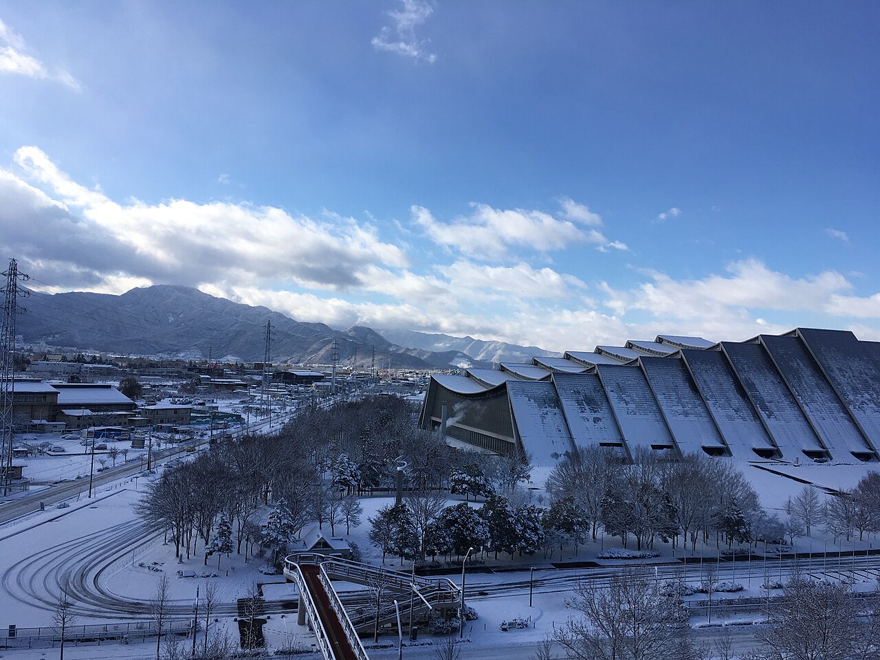 M-Wave from the northeast in winter with snow on the ground