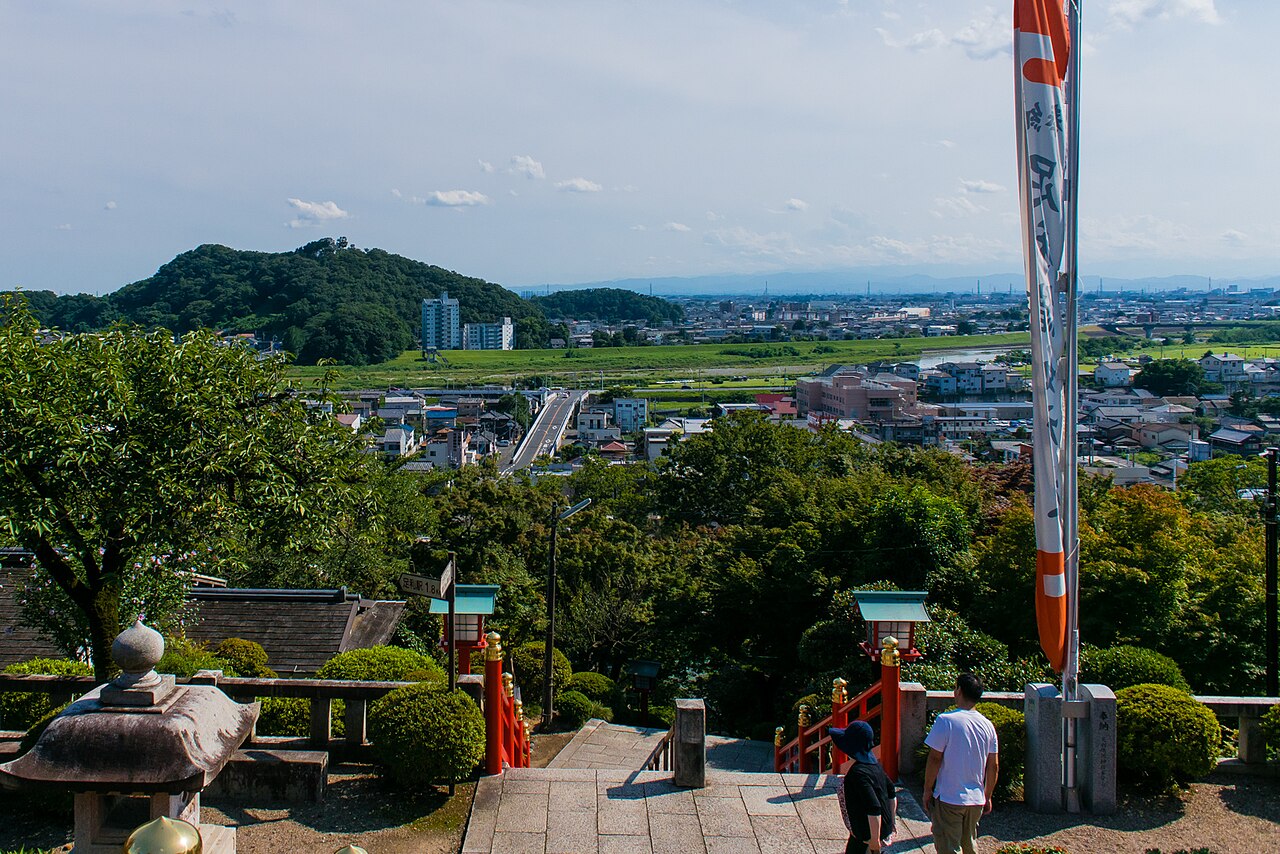 Orihime Shrine hilltop approach path