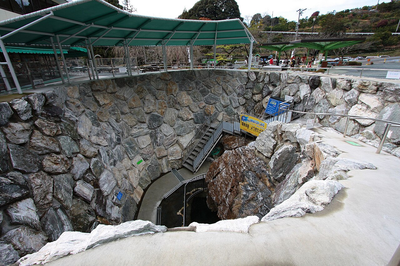 Limestone formations at Ryugashi-do cave