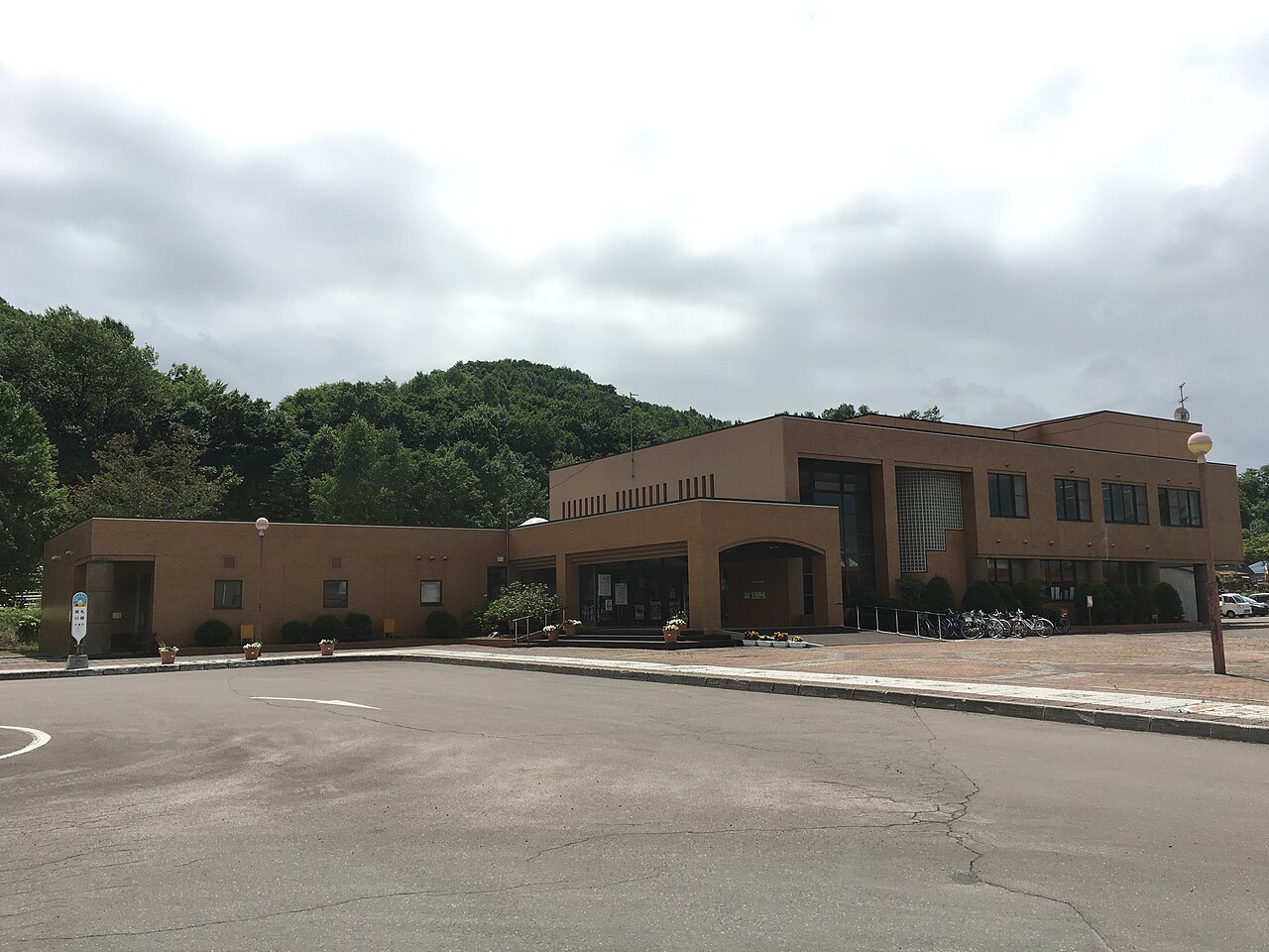 Takinoue Culture Center building with shibazakura history exhibit